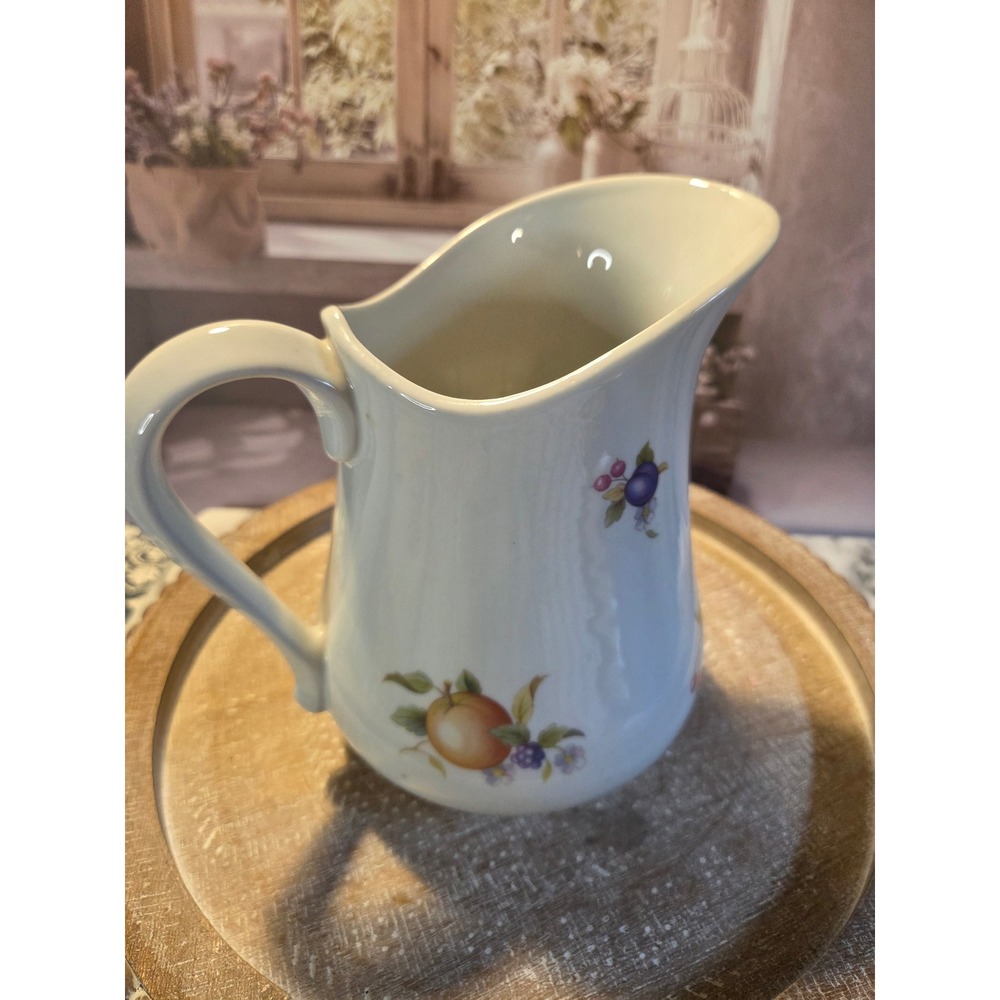 😎1980s‎ Botanical Fruit Ceramic Pitcher White Strawberry Grape Butterfly Vase - Picture 9 of 14